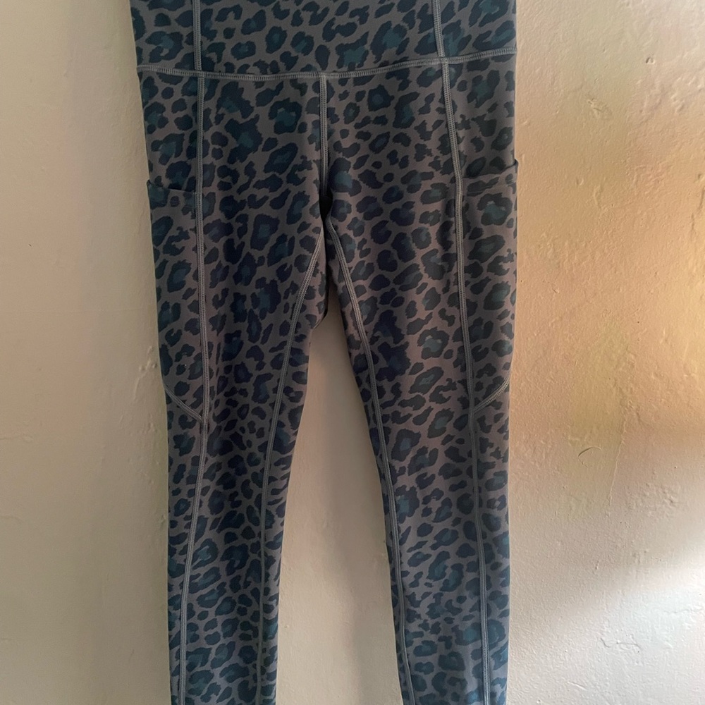 Women’s AOR Leopard Print Yoga Pants Leggings Size Small